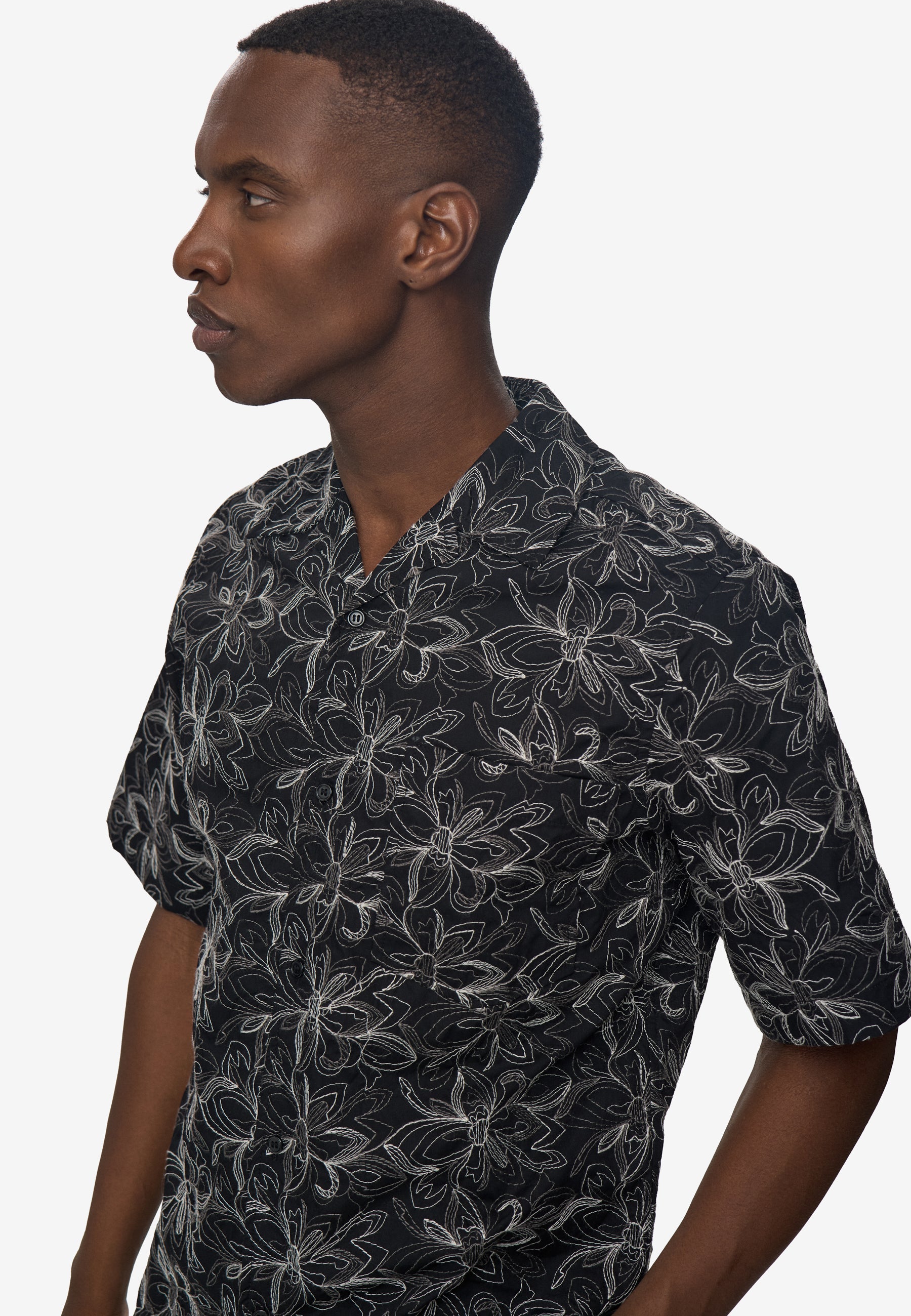 Hayden reg ss shirt 4690 - Black