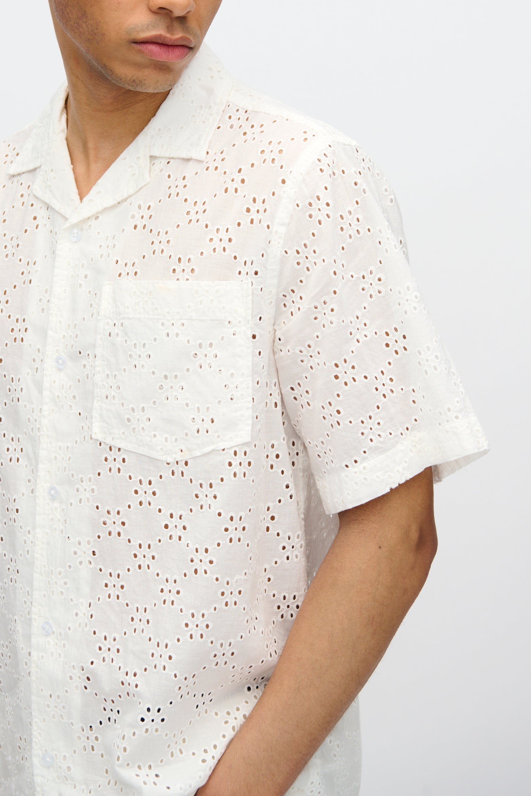 Hayden relaxed short sleeved shirt in broderie anglaise 4295 - Coco Milk