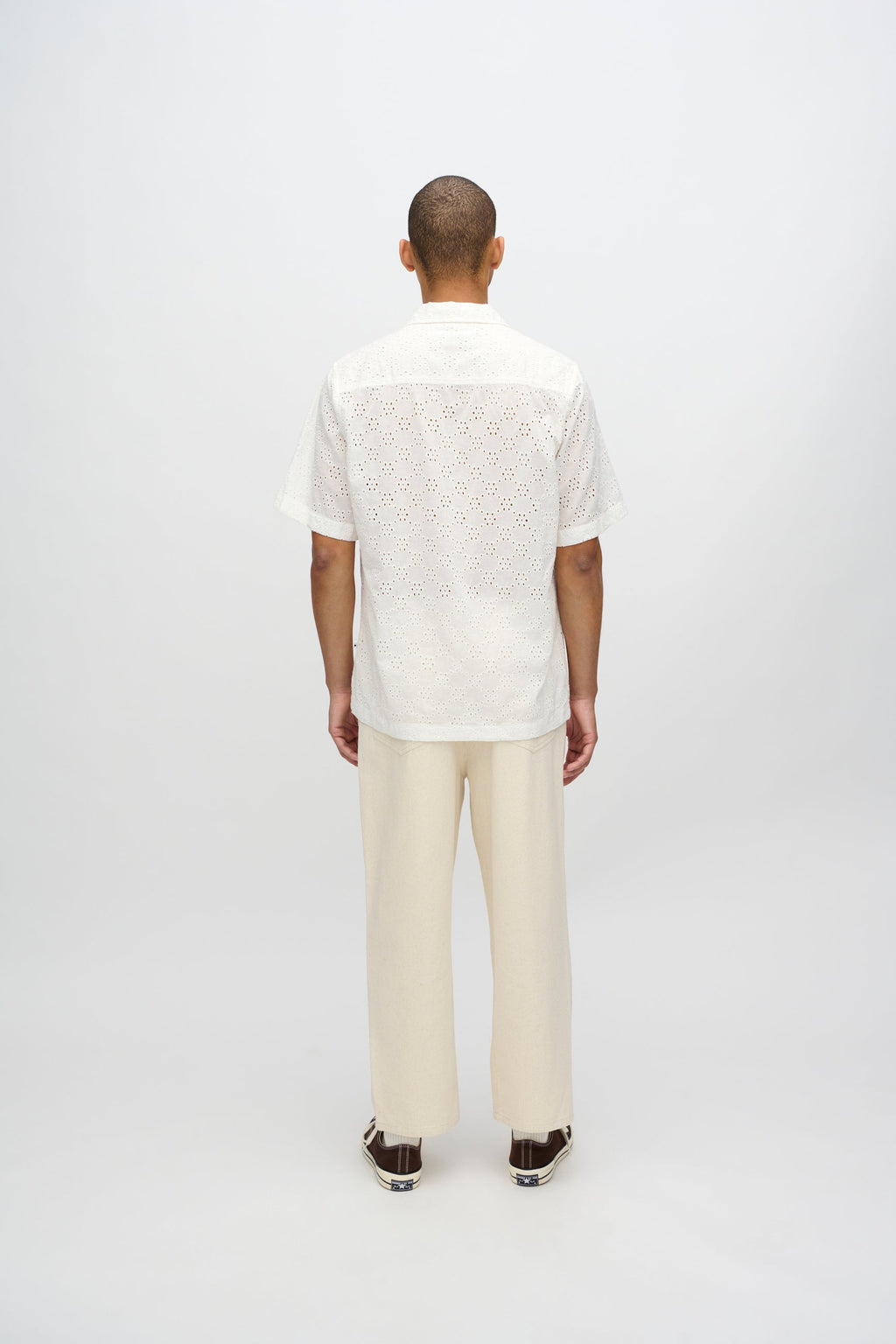 Relaxed short sleeved shirt in broderie anglaise 4295 - Coco Milk