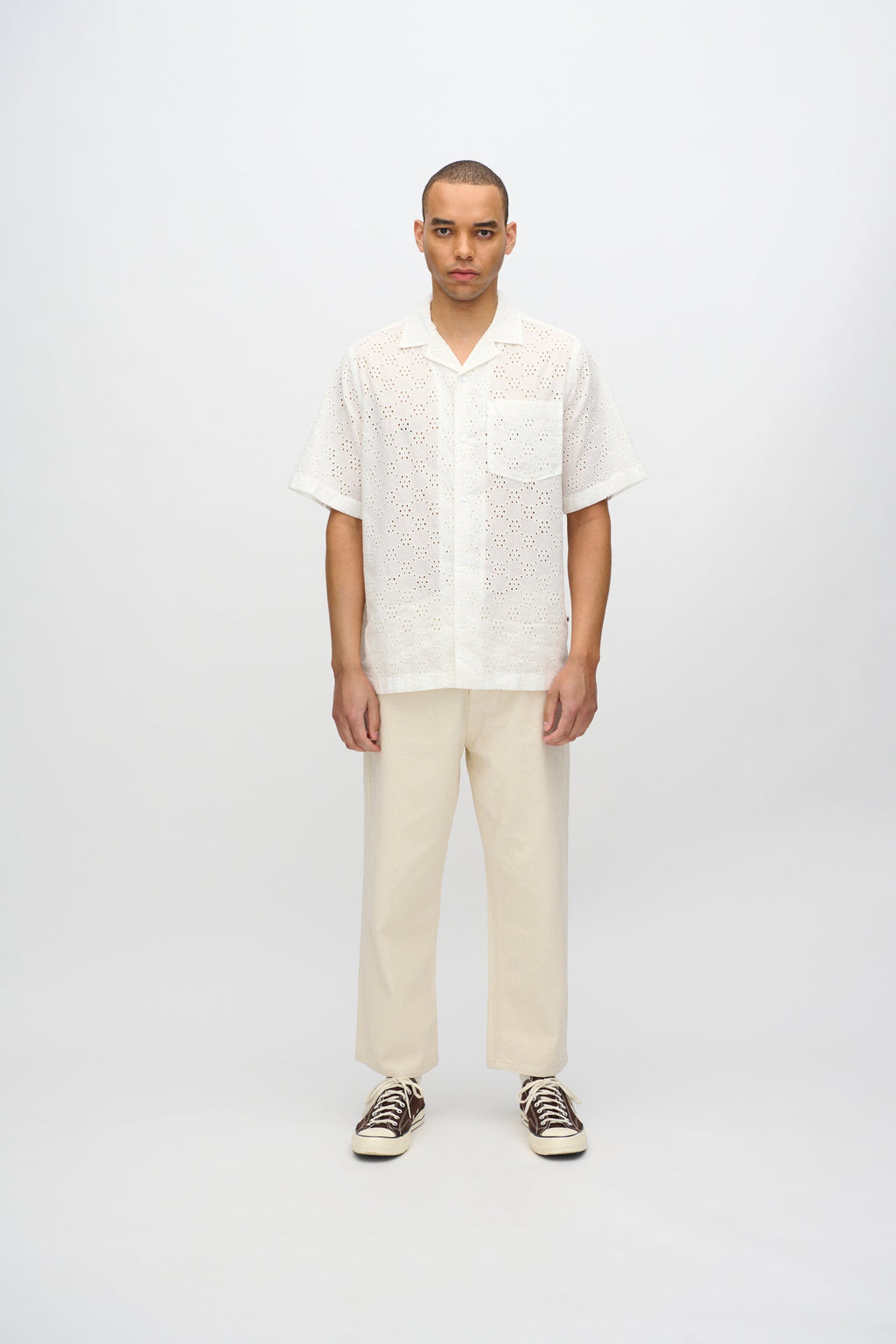 Relaxed short sleeved shirt in broderie anglaise 4295 - Coco Milk